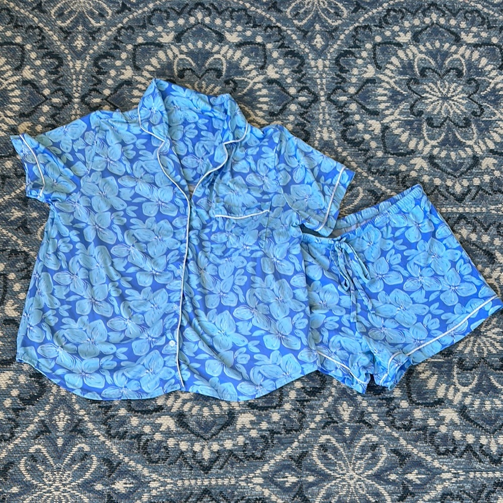Lauren James Blue and White Floral Lounge Set